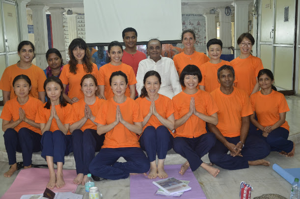 Anahata Yoga retreat participants at the school